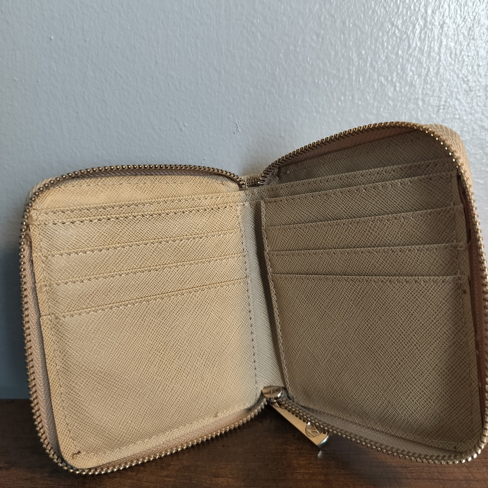 Elegant Beige Monogram Wallet - Picture 5 of 5